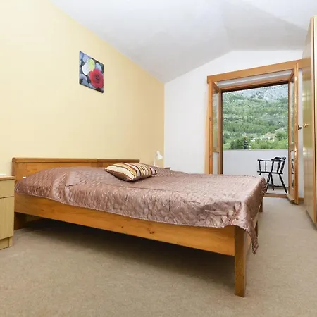 Family Friendly Apartments With A Swimming Pool Baska Voda, Makarska - 12442 Apartment Baska Voda