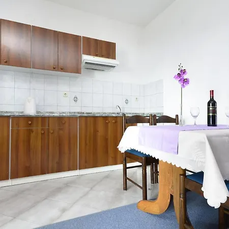 Family Friendly With A Swimming Pool Baska Voda, Makarska - 12442 Apartmán