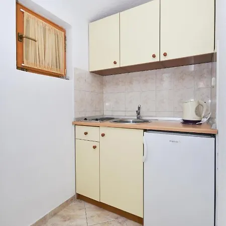 Family Friendly Apartments With A Swimming Pool Baska Voda, Makarska - 12442 *